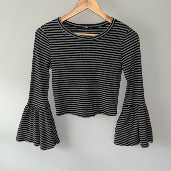 Charlotte Russe Grey and Black Striped Bell Sleeve Crop Top Crew Neck Blouse - Picture 1 of 4
